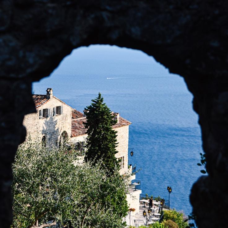 Outdoor terrace seating suitable for families in Springfield